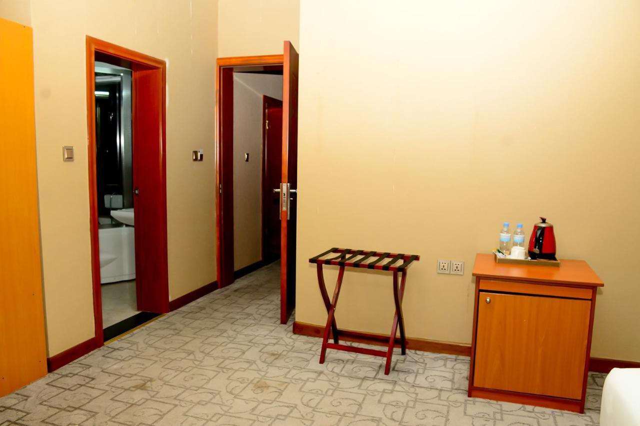 Kim Hotel Кигали Екстериор снимка